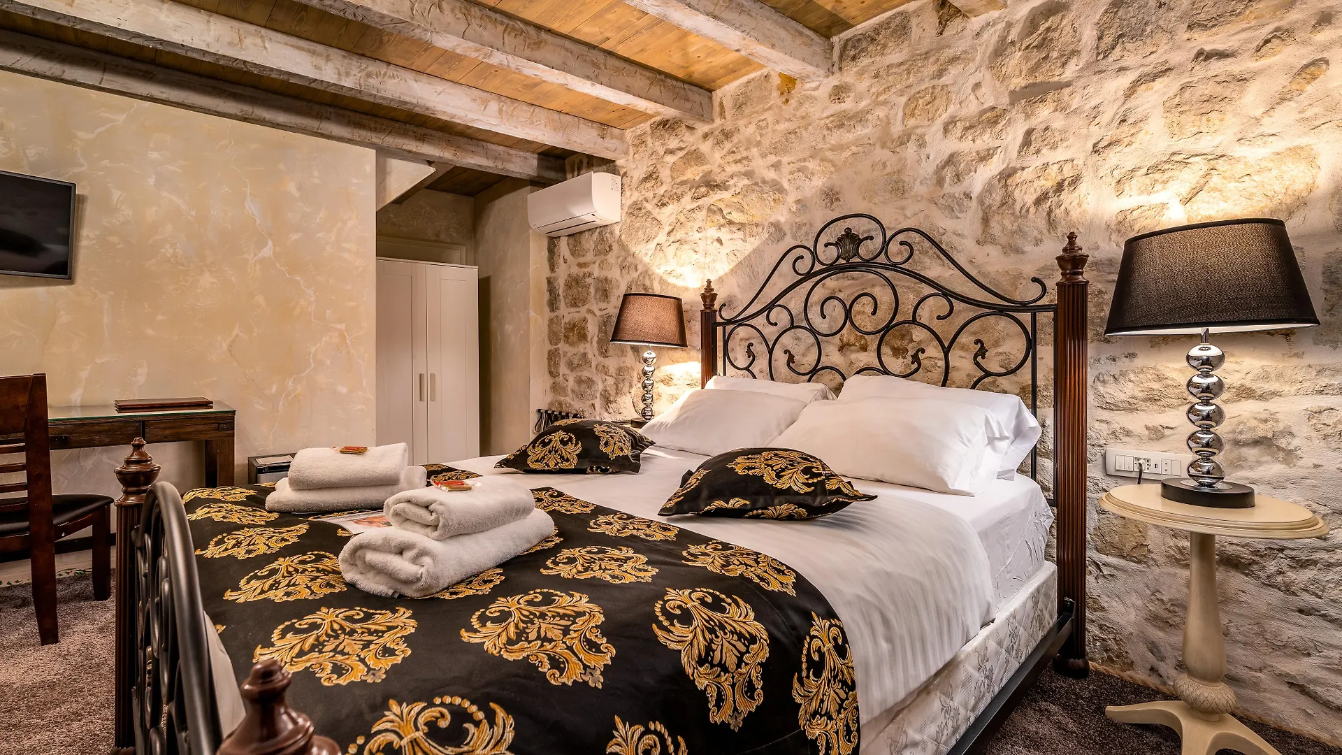 Heritage Palace Varoš Split Hotel